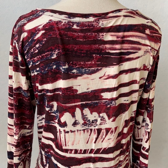 Simply Vera Abstract Long Sleeve Lightweight Tee - Picture 6 of 12